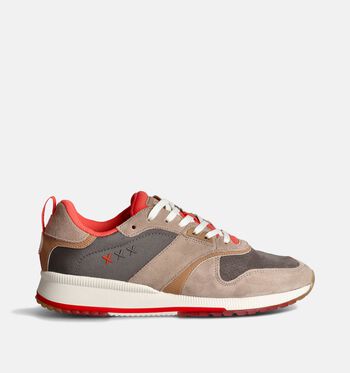 Sneakers bruin