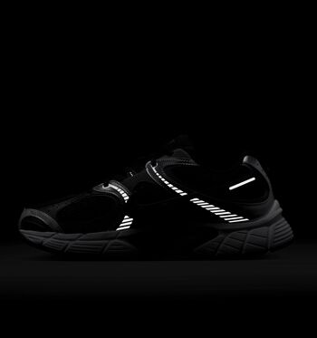 Nike V5 RNR Low Sneakers Black/Black/Anthracite/Black/ Black Anthracite/001 -Black/ Black Anthracite/Black/ Black Anthracite/ Smoke Grey/004 -Black/ Black Anthracite/ Smoke Grey/Black/ Phantom/ Gum/ Med Brown/400 -BLUE VOID/BLACK-WOLF GREY-PLATINUM TINT/cave stone/black/college grey/vast grey/White/ Black/ Vast Grey/ College Grey/cement grey/grey fog/201 -Moon Particle/ Light orewood brown/Cement Grey/ Cement Grey/ Grey Fog/009 -Phantom/ Black Pencil Point/Photon Dust/ Dark Smoke Grey/ Smoke Grey