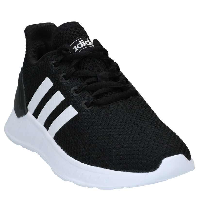 adidas Questar Flow Baskets en Noir en simili cuir (290788)