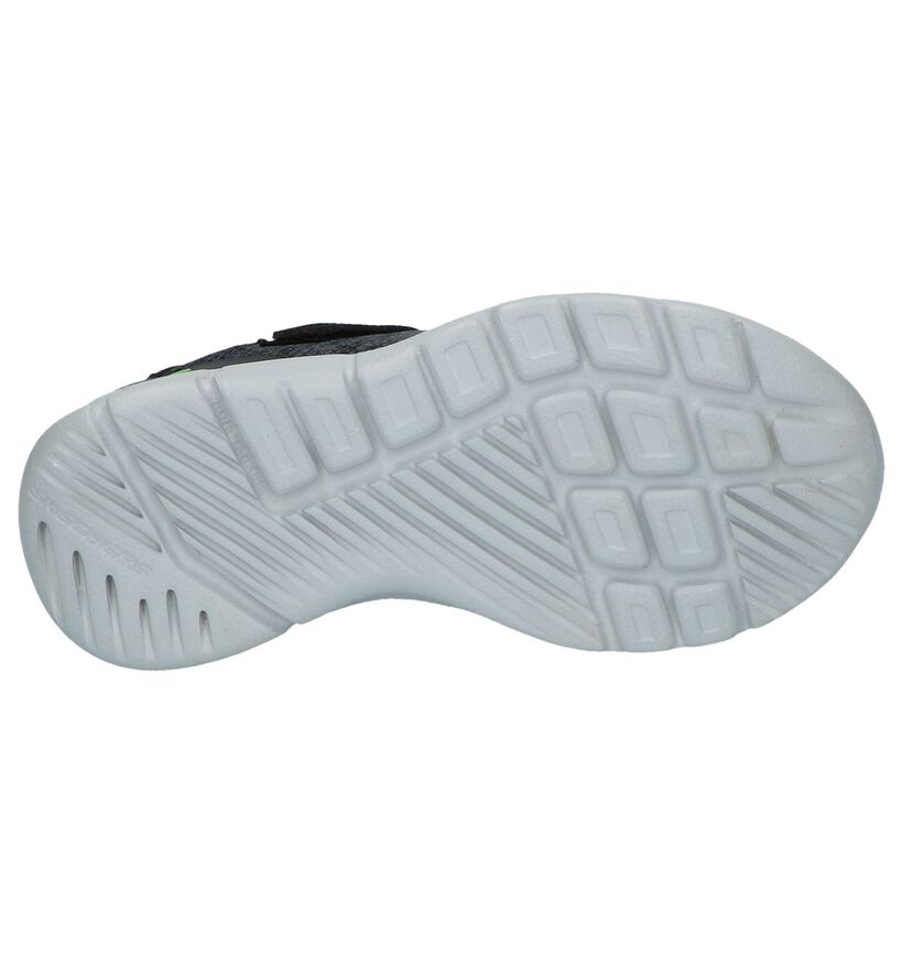 Zwarte Slip-on Sneakers Skechers Waterproof in kunstleer (250719)