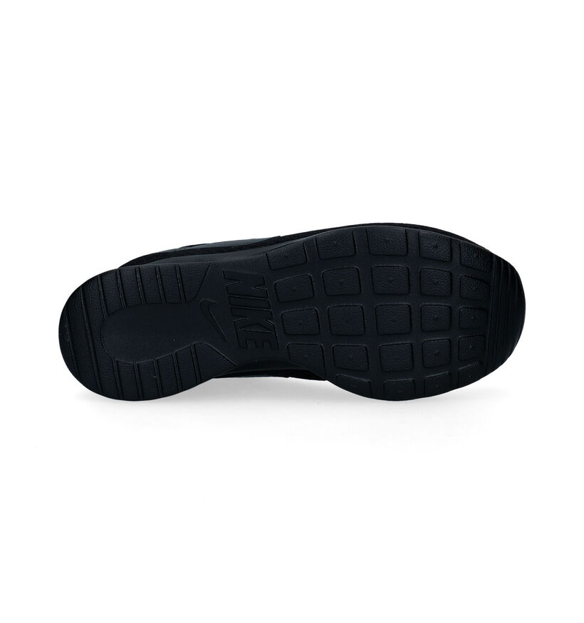 Nike Tanjun Baskets en Noir pour femmes (299457)