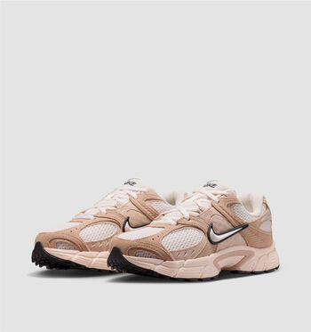 Nike V5 RNR Low Sneakers Chalk/ Chalk/ Shimmer/ Vachetta Tan