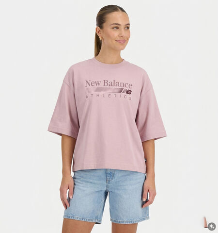 New Balance T-shirts Roze