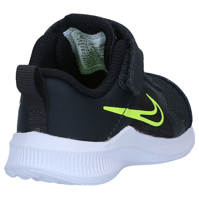 Nike Downshifter Zwarte Sneakers in stof (291278)