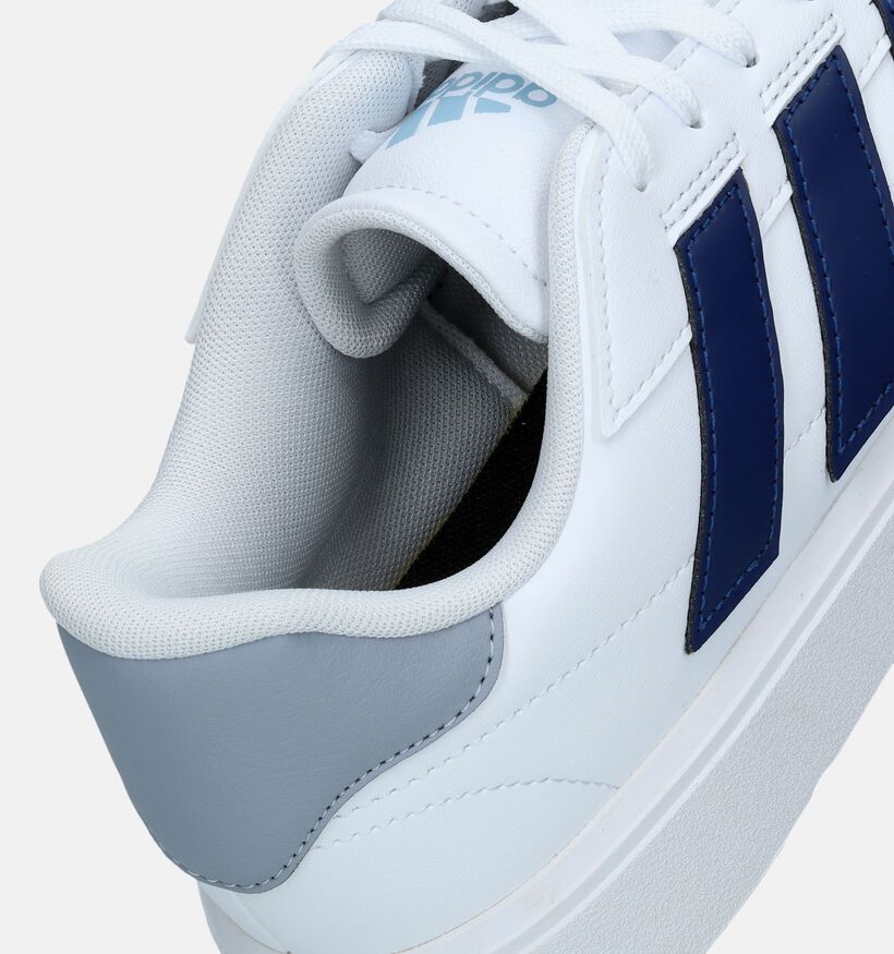 adidas Courtblock Baskets en Blanc pour hommes (341483)