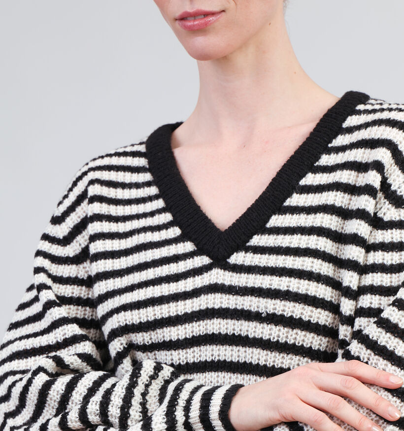 Vero Moda Earth Pull rayé en Noir pour femmes (346141)