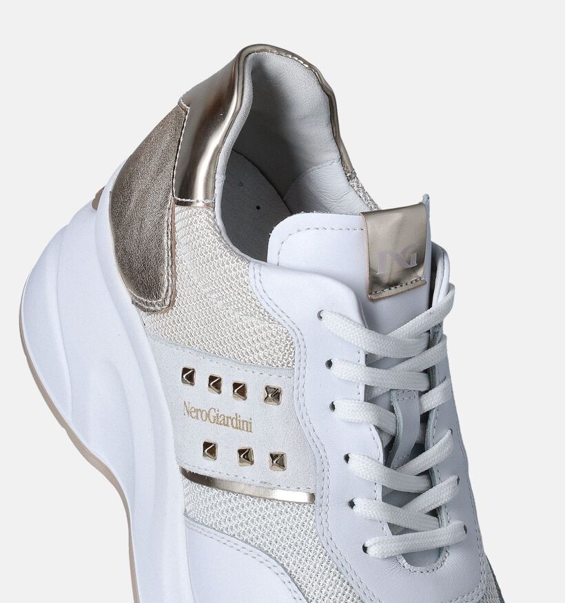 NeroGiardini Witte Sneakers met sleehak voor dames (351949) - geschikt voor steunzolen