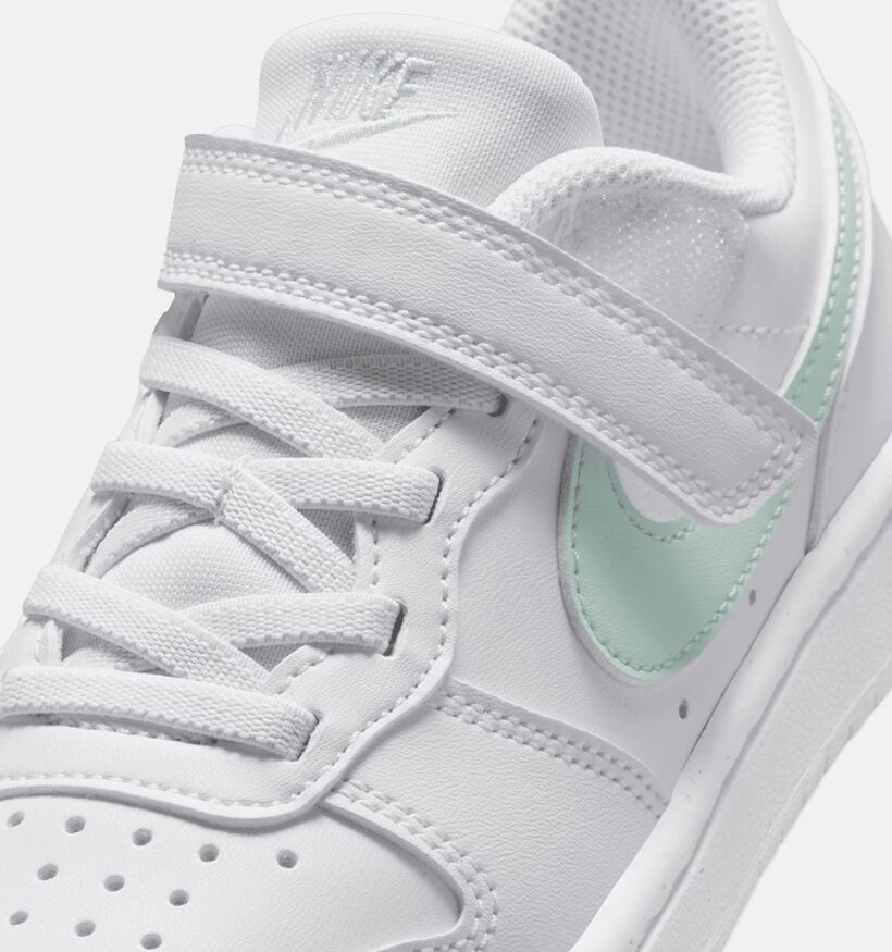 Nike Court Borough Low Baskets en Blanc pour filles (373421) - pour semelles orthop&eacute;diques