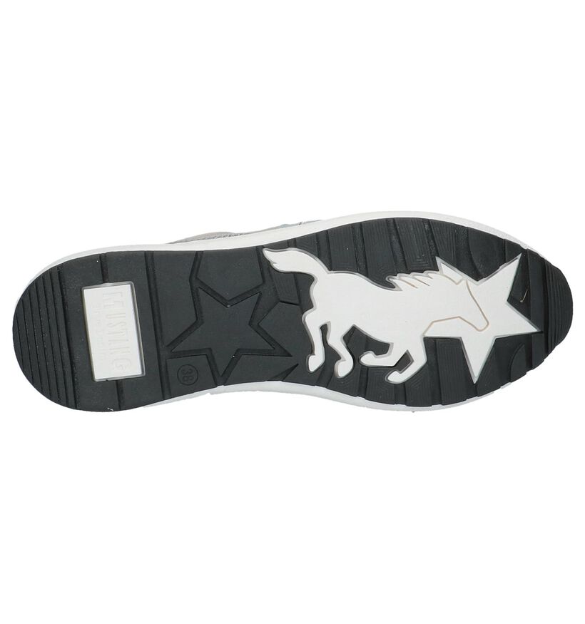 Lichtbeige Lage Geklede Sneakers Mustang in stof (218654)