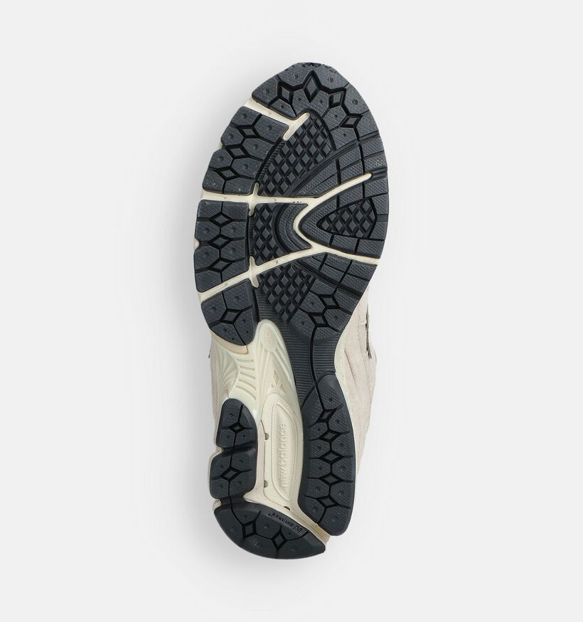 New Balance 2002 Baskets en Beige pour femmes (366077) - pour semelles orthop&eacute;diques