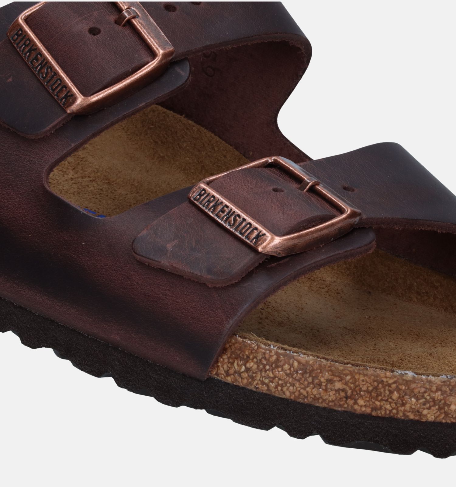 Nu pieds marron