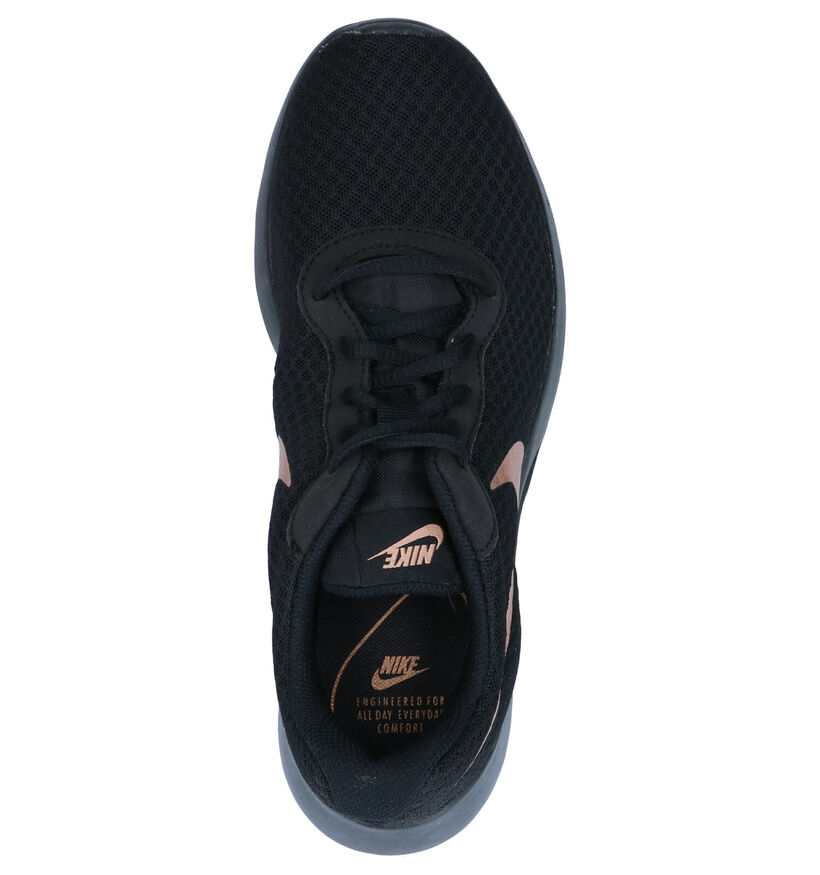 Nike Tanjun Baskets en Noir pour femmes (324623)