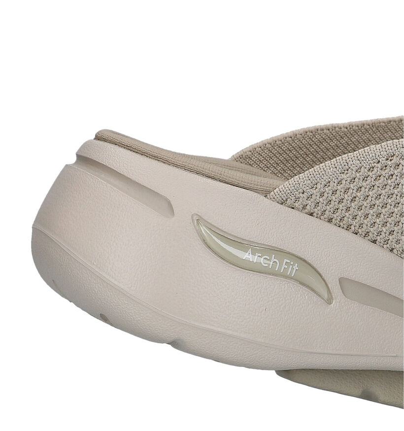 Skechers Go Walk Arch Fit Nu-pieds en Beige pour femmes (319380)