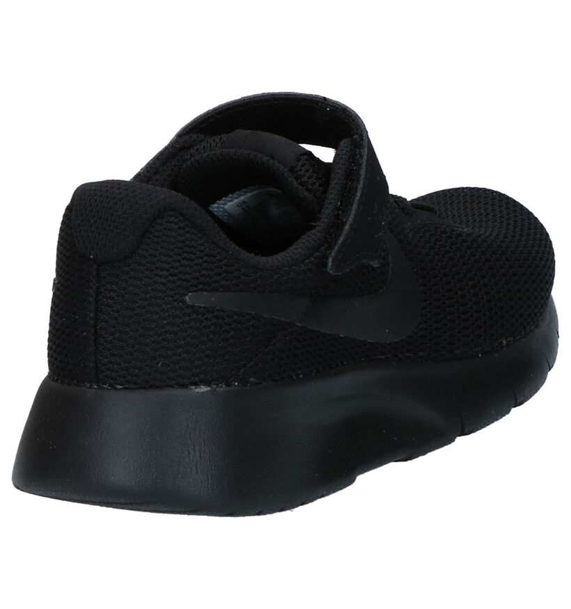 Nike Tanjun Zwarte Sneakers in stof (283702)