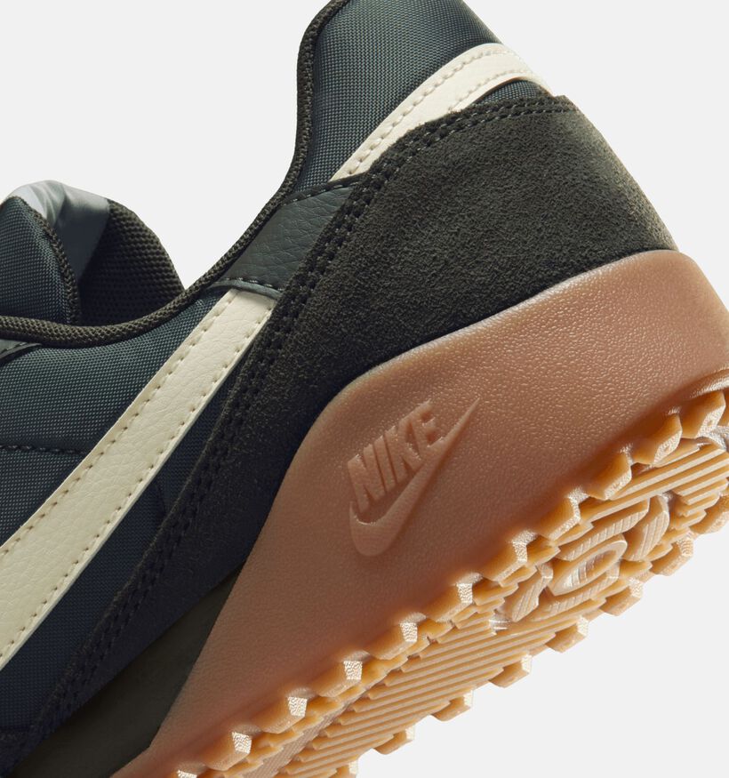 Nike Terra Manta Suede Baskets basses en Noir pour hommes (364676)