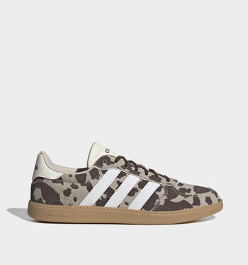 adidas Breaknet Sleek Low Sneakers Core black /Cyber metallic /Gum/Core Black/Yellow/Powder Yellow/OWHITE/FTWWHT/CBLACK/warm sandstone/ core white/ GUM 3/earth strata/clear pink/GUM 3/bliss pink/ warm vanilla/ pure ruby/Grey One/Core Black/Core Black