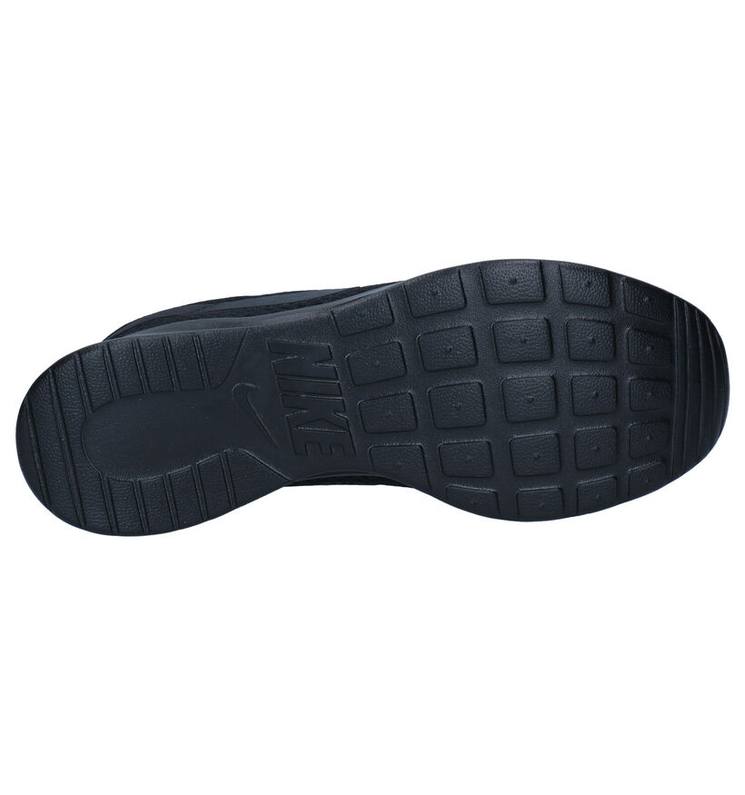 Nike Tanjun Baskets en Noir pour hommes (309098)