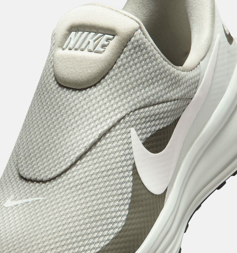 NIke Revolution Baskets basses en Vert kaki pour hommes (369298)