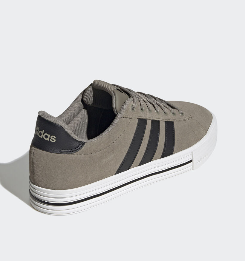 adidas Daily 4.0 Baskets en Gris pour garçons, hommes (348965)