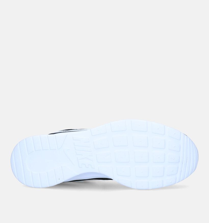 Nike Tanjun Baskets en Noir pour hommes (332341)