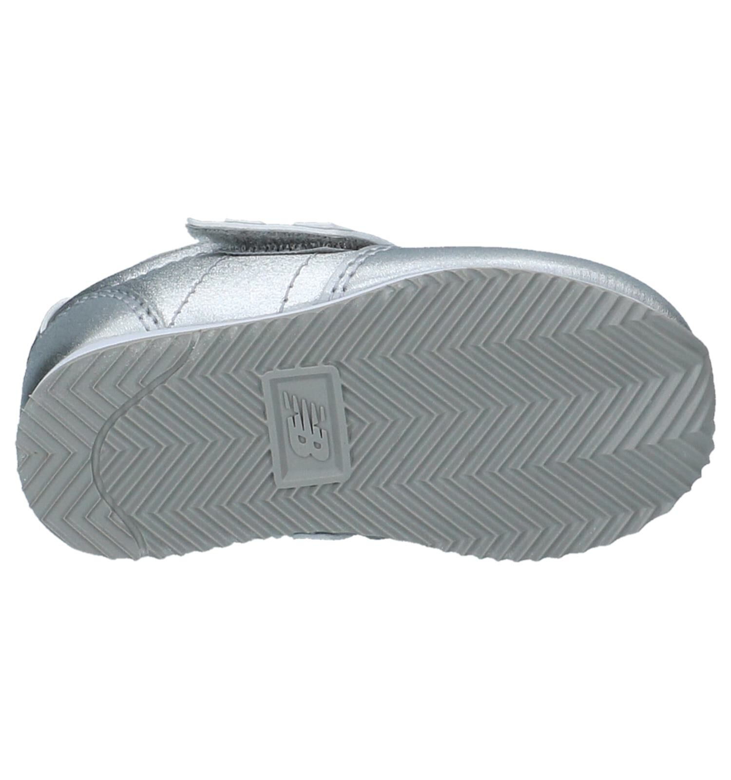 Zilveren Babysneakers New Balance KV 220 Meisjes Sneakers Babyschoenen Online op TORFS.BE