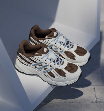 adidas Cloudfoam Low Sneakers off white/ pearl met./ better scarlet/wonder white/ off white/ matte gold/preloved brown/ clear sky/ off white
