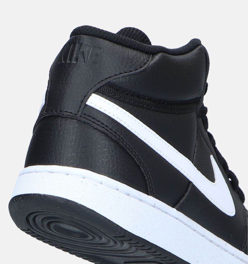 Nike Court Vision Mid Baskets en Noir pour hommes (325144)