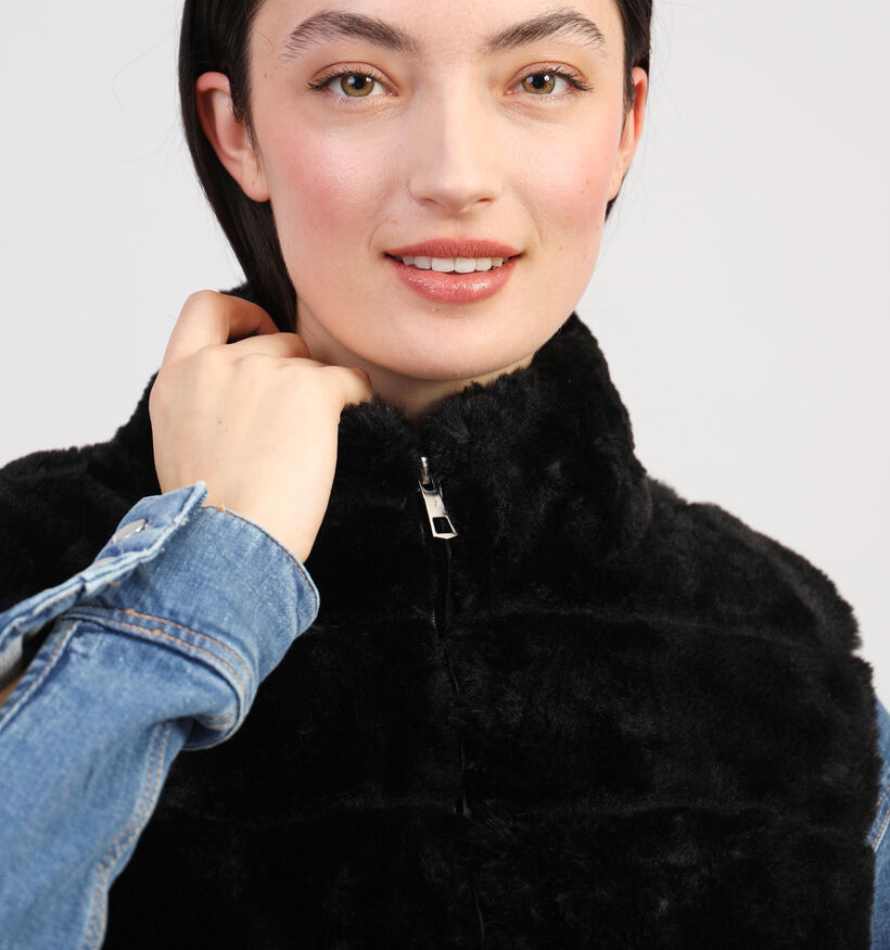 Dolce C. Zwarte Korte fluffy bodywarmer voor dames (358478)