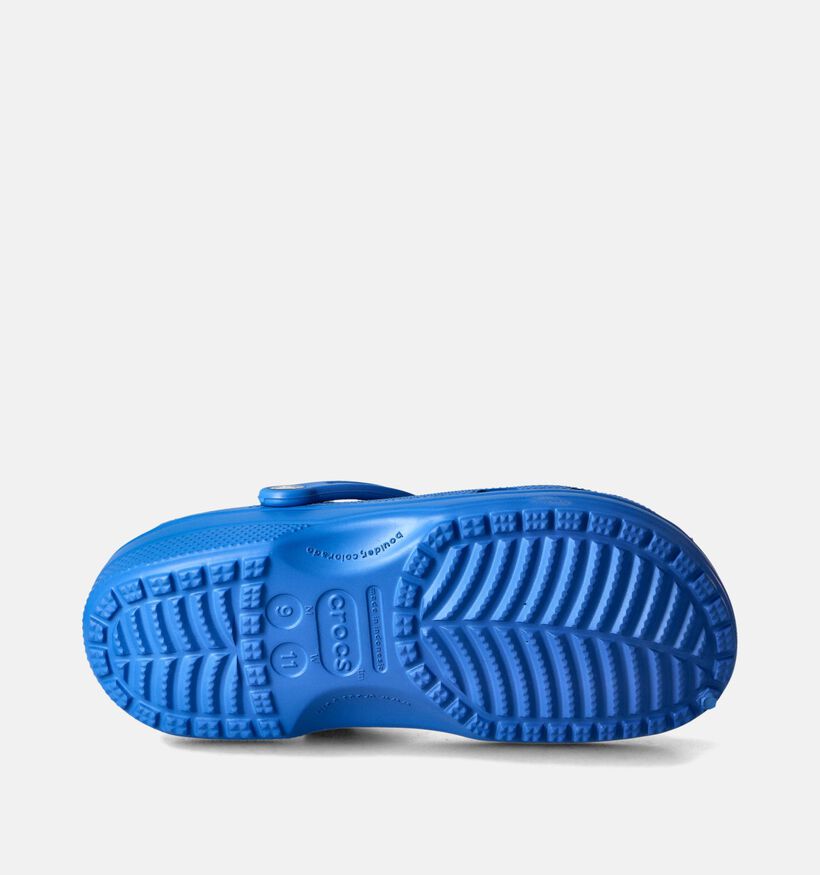 Crocs Classic Nu-pieds en Bleu pour hommes (354142)