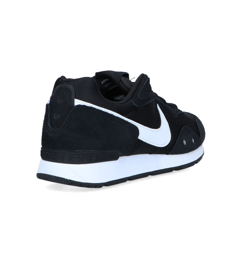 Nike Venture Runner Baskets en Noir pour femmes (332422)