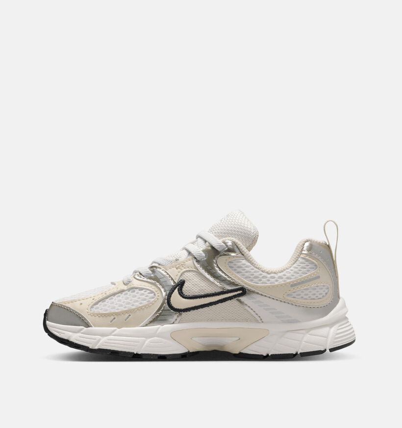 Nike V5 RNR Baskets en Beige Nike V5 RNR Baskets en Beige pour filles, garçons (372474)
