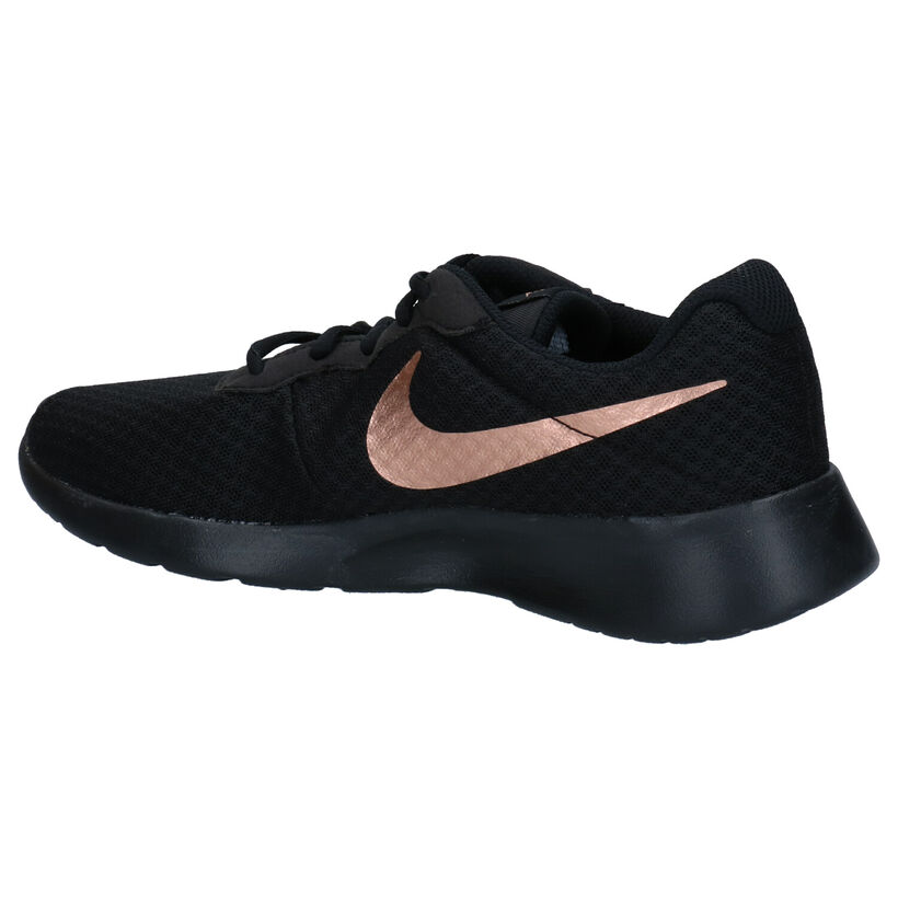 Nike Tanjun Zwarte Sportschoenen voor dames (299457)