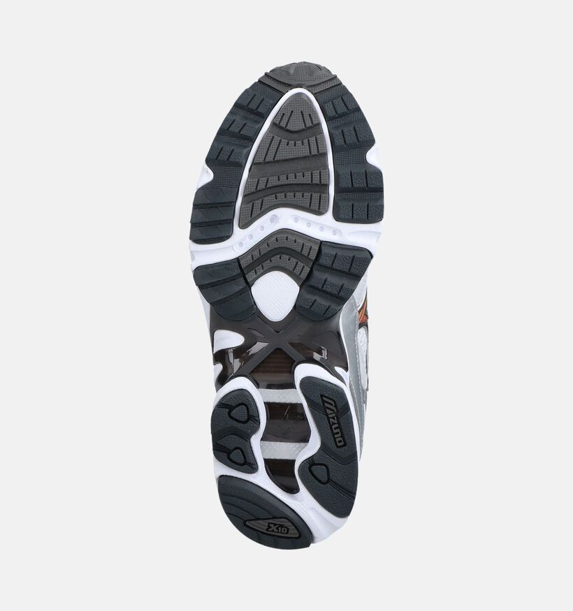 Mizuno Wave Mustang LS Baskets en Blanc/Argent pour femmes (376212) - pour semelles orthop&eacute;diques