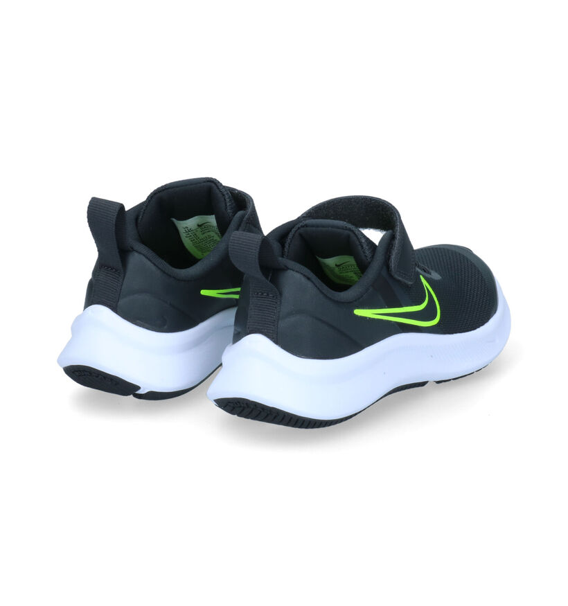 Nike Star Runner Baskets en Gris pour garçons (308977)