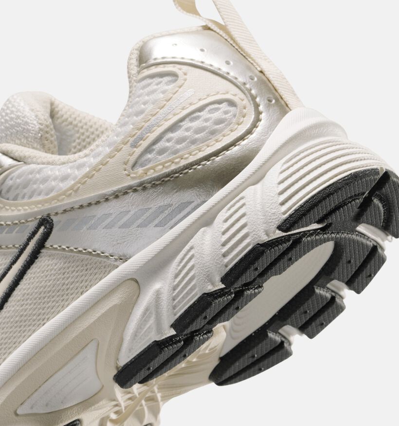 Nike V5 RNR Baskets en Beige Nike V5 RNR Baskets en Beige pour filles, garçons (372474)