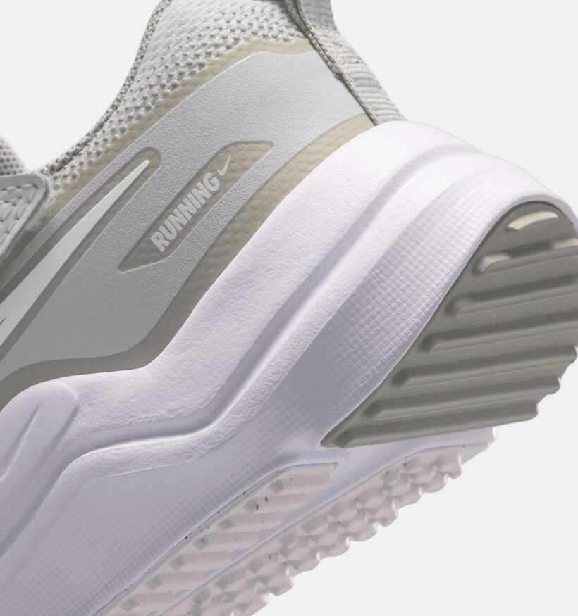 Nike Cosmic Runner Lichtgrijze Sneakers voor jongens (373436)
