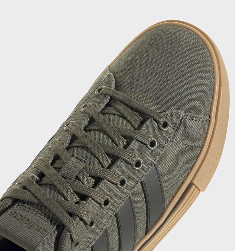 adidas Daily 4.0 Baskets en Vert Olive pour hommes, garçons (348962) - pour semelles orthopédiques