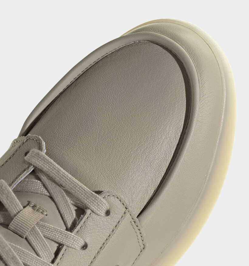 adidas Barreda Decode Baskets basses en Vert kaki pour hommes (375303)