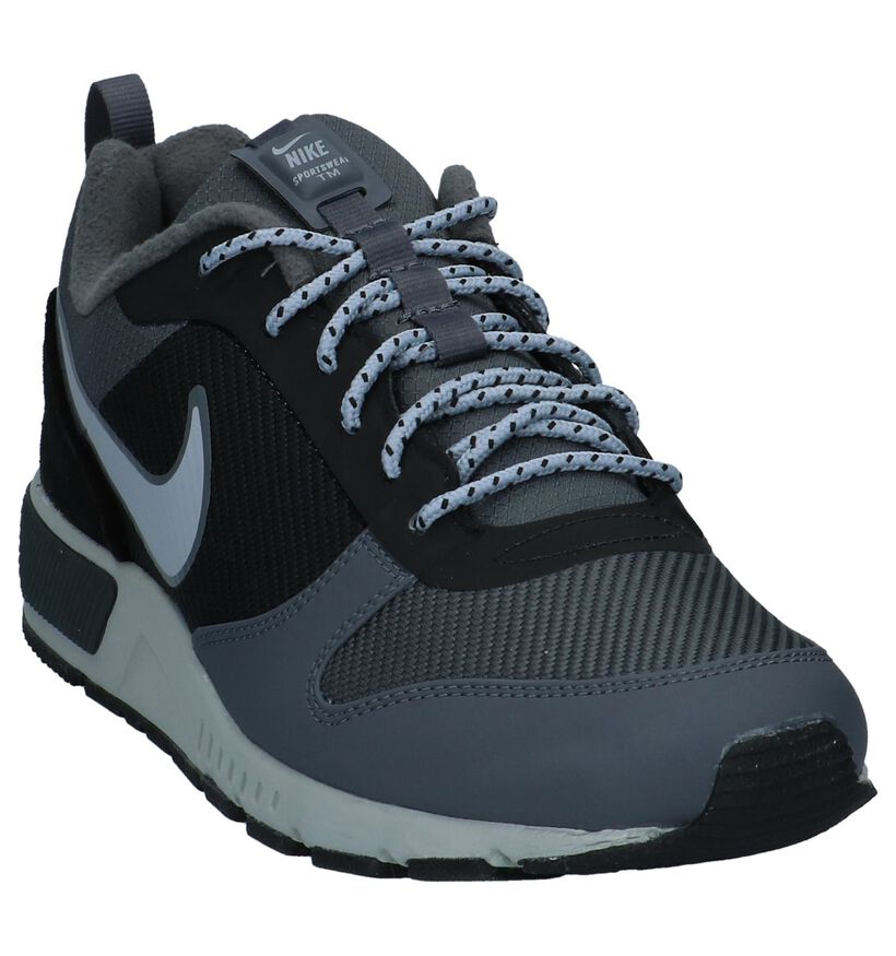Paarse Nike Nightgazer Trail Lage Sneakers in daim (233342)
