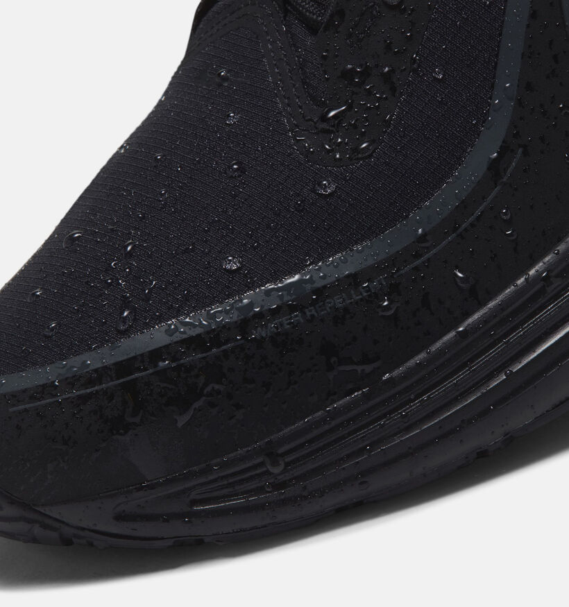 Nike Revolution 8 Utility Baskets en Noir pour hommes (380387)