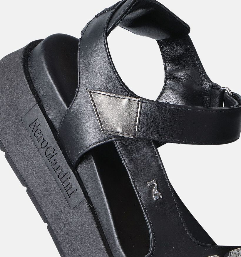 NeroGiardini Zwarte Sandalen met plateauzool voor dames (355983)