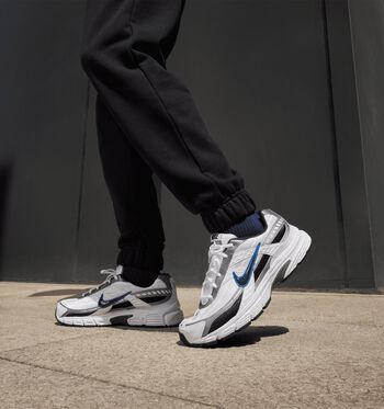 Nike Initiator Low Chaussures outdoor White/Black/Obsidian/ Gold/ Metallic Silver/ White/METALLIC SILVER/BLACK/WHITE/Metallic Silver/Black/White/Anthracite/ Metallic Cool Smoke Grey
