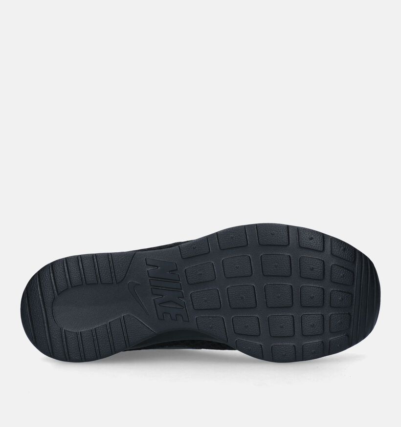 Nike Tanjun Baskets en Noir pour femmes (324623)