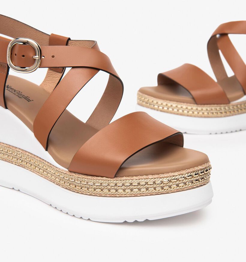 NeroGiardini Cognac Sandalen met sleehak voor dames (356027)