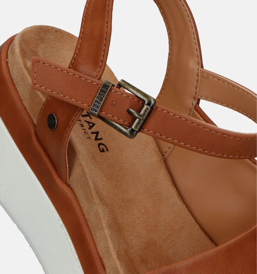 Mustang Sandales avec talon compensé en Cognac pour femmes (340333)