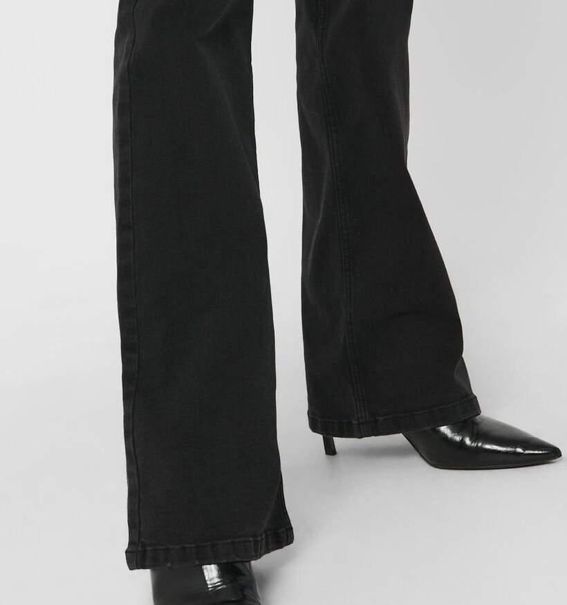 JDY Newflora Jeans évasé en Noir L30 pour femmes (346411)