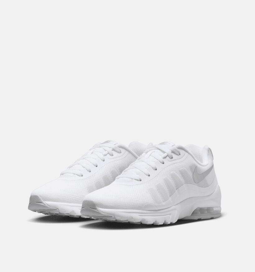 Nike Air Max Invigor Baskets en Blanc pour femmes (371969) - pour semelles orthop&eacute;diques
