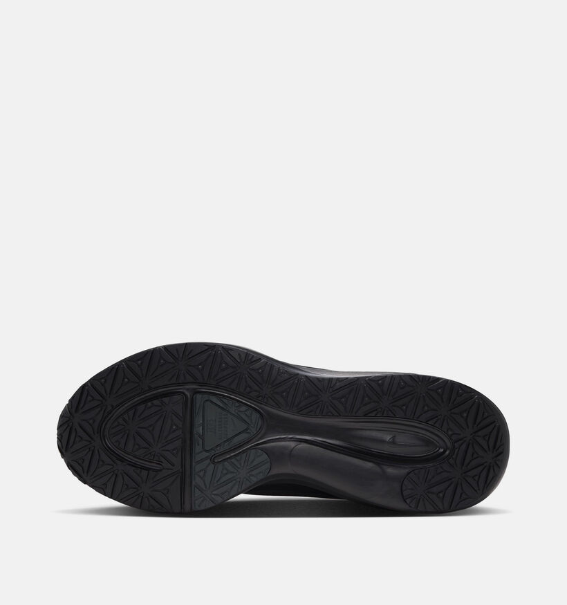 Nike Revolution 8 Utility Baskets en Noir pour hommes (380387)
