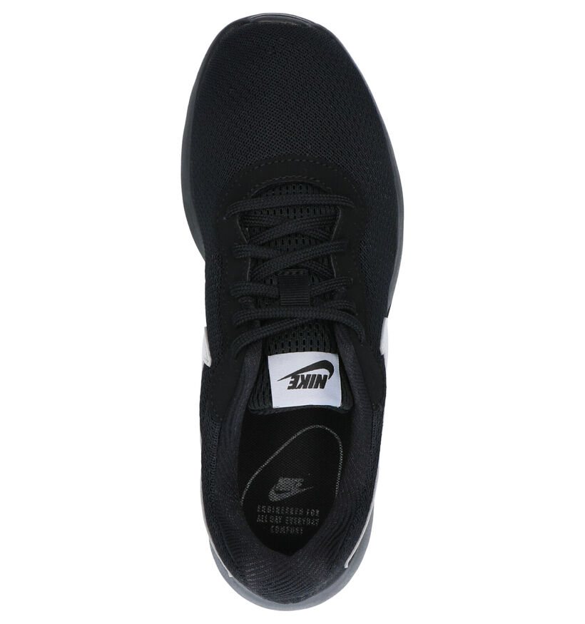 Nike Tanjun Baskets en Noir pour femmes (324623)