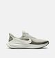 NIke Revolution Baskets basses en Vert kaki pour hommes (369298)